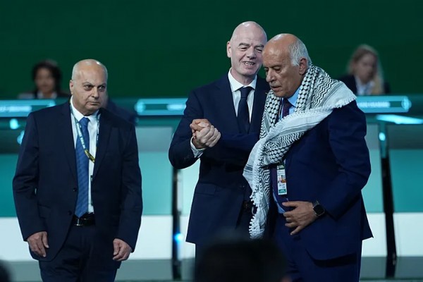 Fifa Kongresinde Tarihi Rest! Tokalaşmayı reddetti